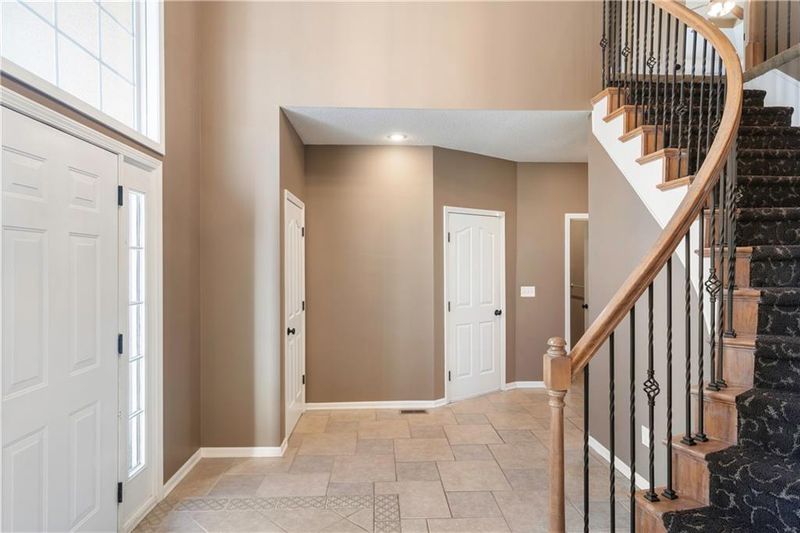 16054 W 160th Ter, Olathe, KS 66062