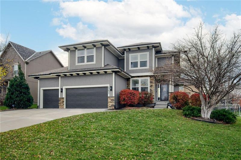 23635 W 92nd Ter, Lenexa, KS 66227