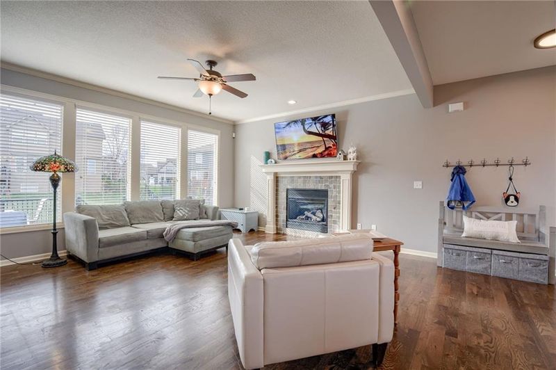 23635 W 92nd Ter, Lenexa, KS 66227