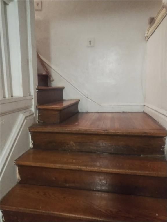 3215 E 32nd St, Kansas City, MO 64128