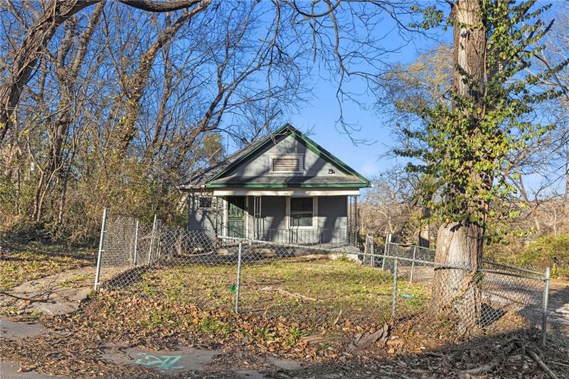 2118 E 49th St, Kansas City, MO 64130
