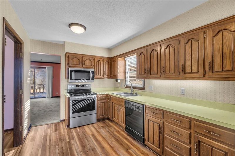 1808 S Stagecoach Dr, Olathe, KS 66062