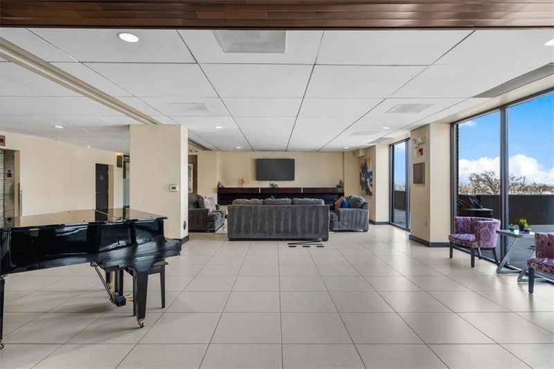 700 E 8th St #12A, Kansas City, MO 64106