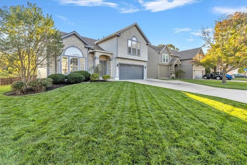 21607 W 62nd St, Shawnee, KS 66218