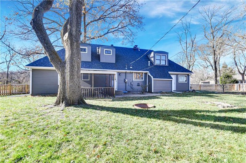 10417 Maple Dr, Overland Park, KS 66207