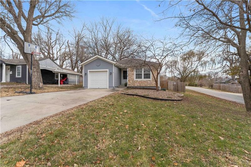 8941 Mcgee St, Kansas City, MO 64114