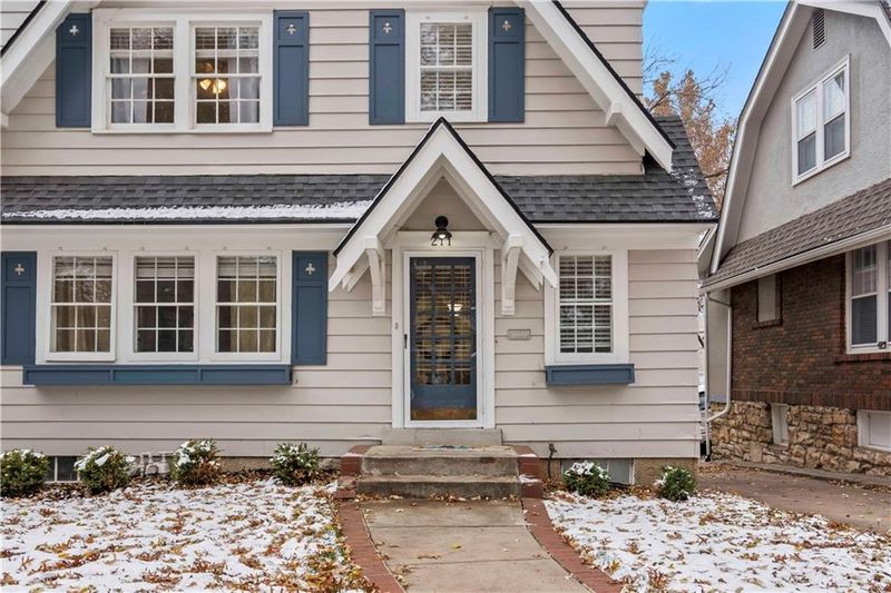 211 E 68th St, Kansas City, MO 64113