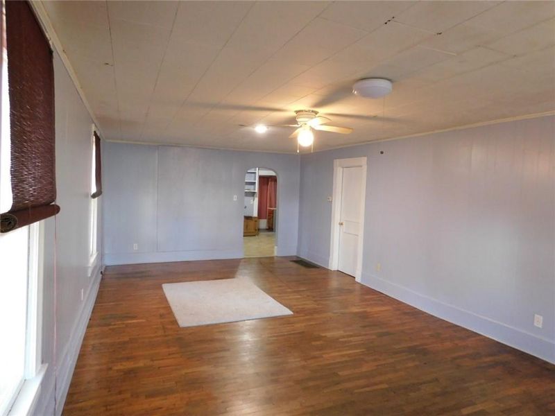 419 W 8th St, Pittsburg, KS 66762