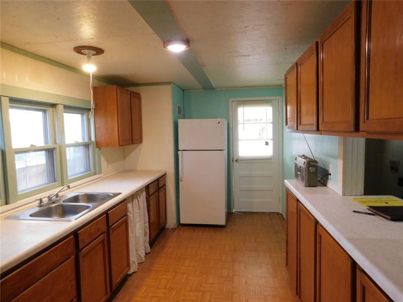 419 W 8th St, Pittsburg, KS 66762