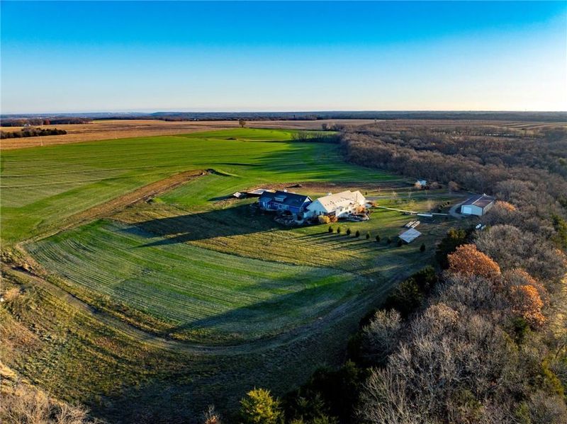 724 E 715 Rd, Lawrence, KS 66047