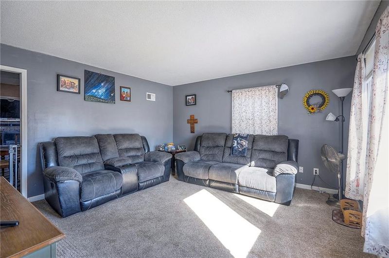 16303 E Ellison Way, Independence, MO 64055