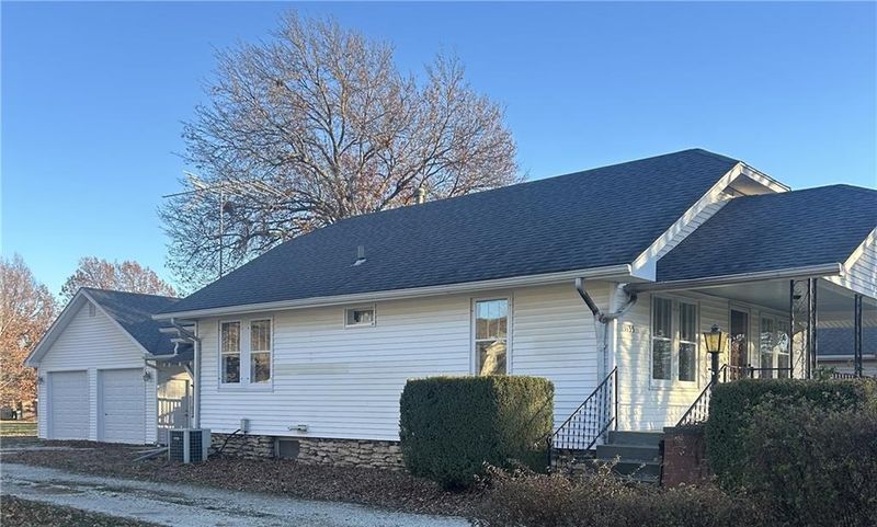 1135 S Willow St, Ottawa, KS 66067