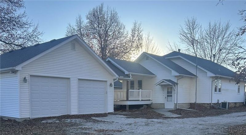 1135 S Willow St, Ottawa, KS 66067