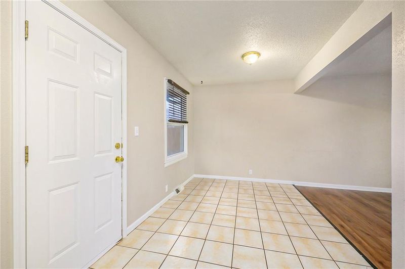 14007 W 92nd Ter, Lenexa, KS 66215