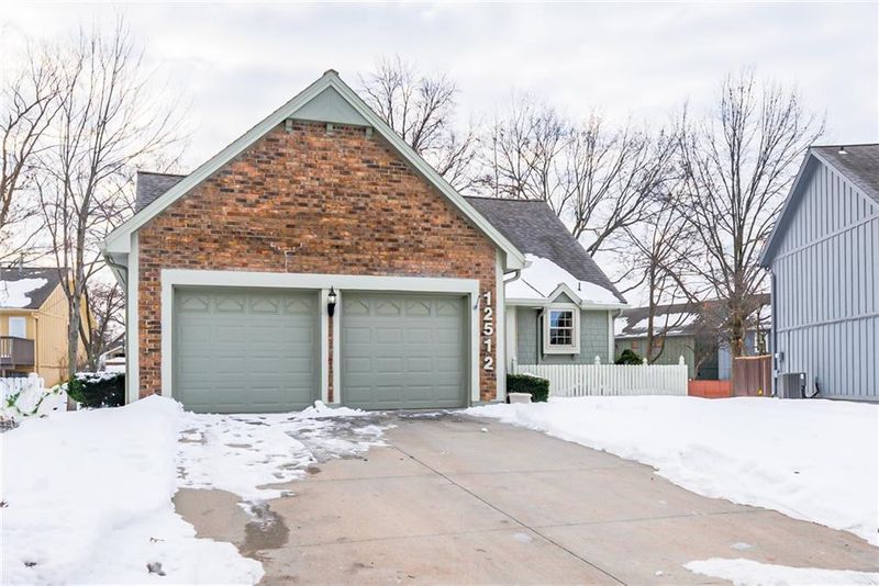 12512 W 82 Ter, Lenexa, KS 66215