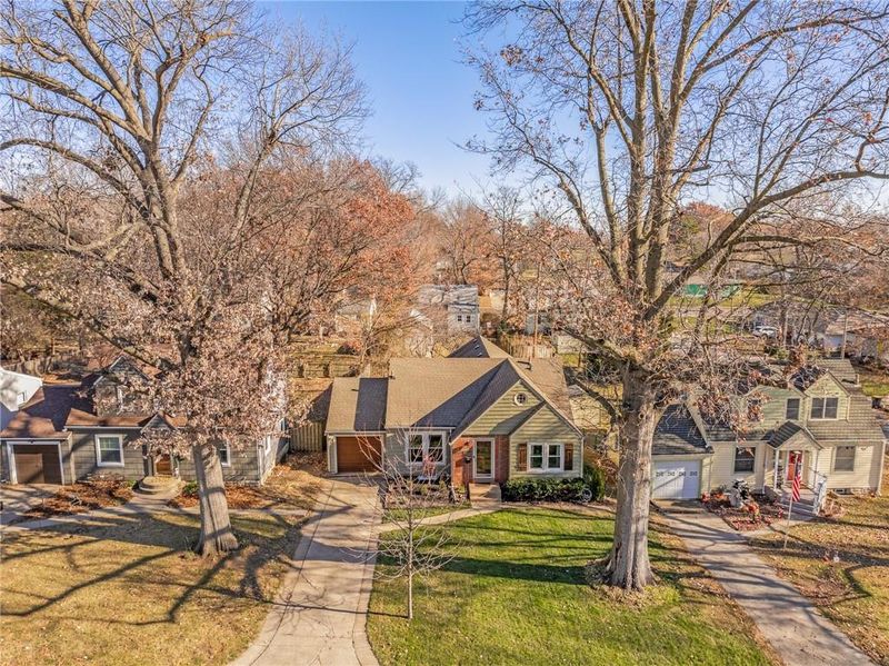7739 Mcgee St, Kansas City, MO 64114