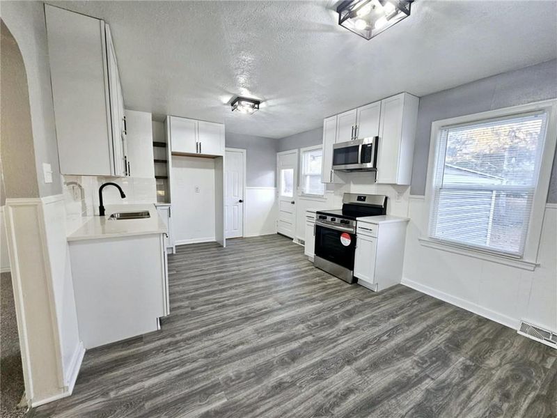 1012 E 83rd Ter, Kansas City, MO 64131