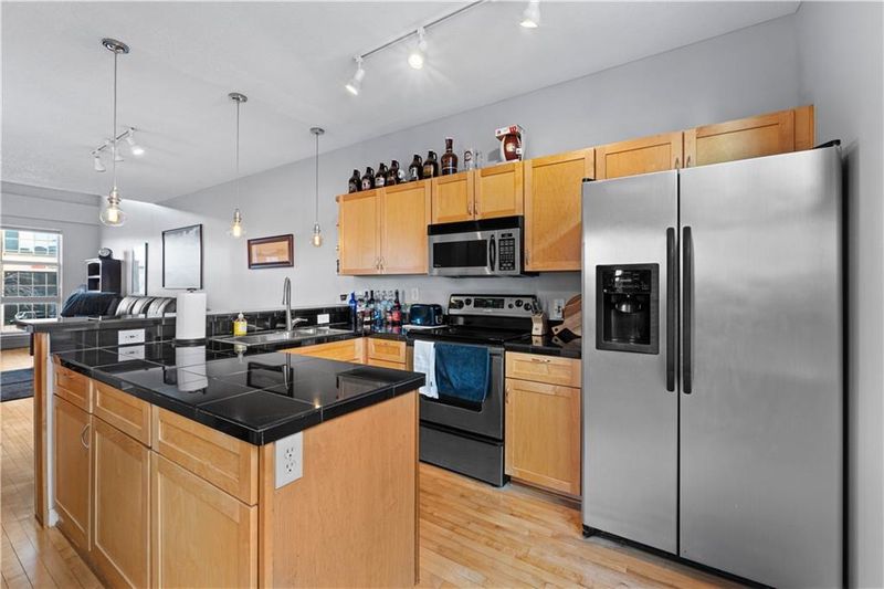 4577 Madison Ave, Kansas City, MO 64111