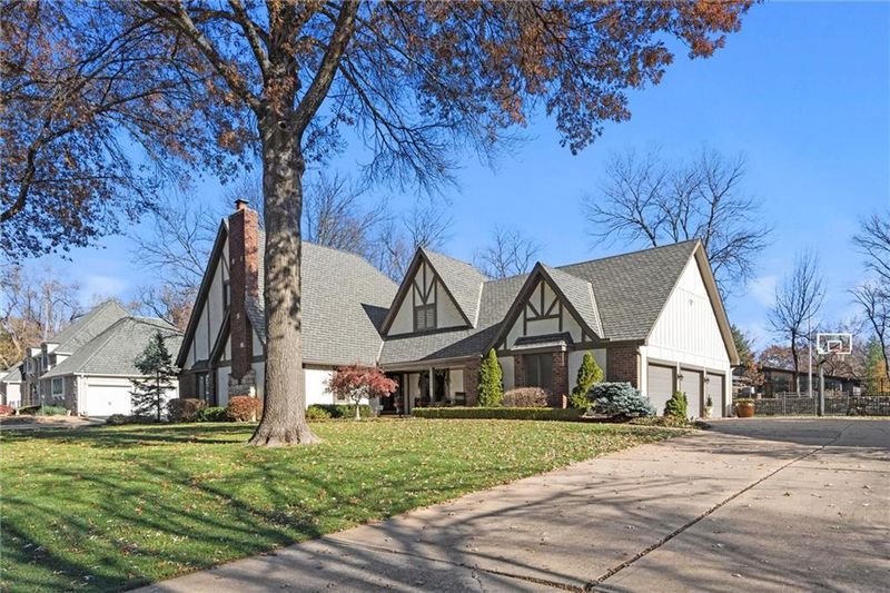 10303 Howe Ln, Leawood, KS 66206
