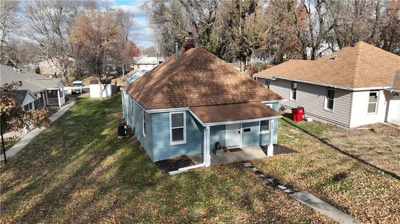 2108 Aull Ln, Lexington, MO 64067
