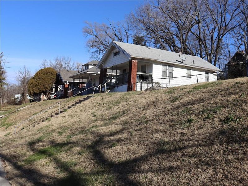 4205 Olive St, Kansas City, MO 64130
