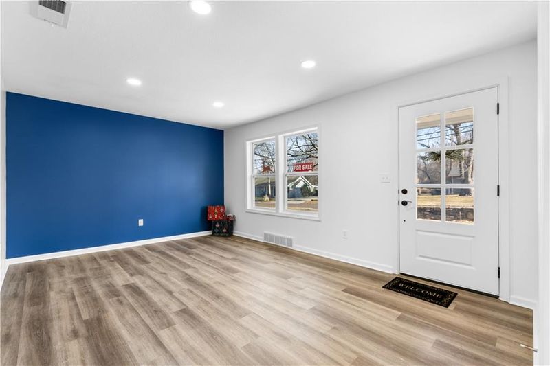 8026 Hemlock St, Overland Park, KS 66204