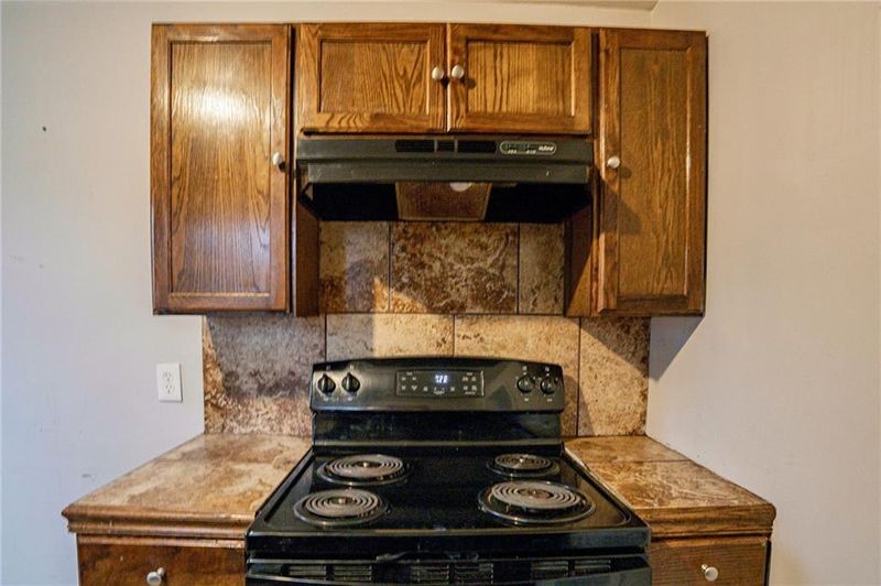 7805 E 49th St, Kansas City, MO 64129