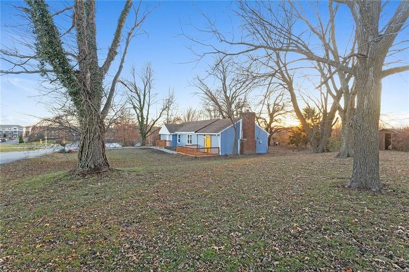 9428 NW Viewcrest Dr, Kansas City, MO 64155