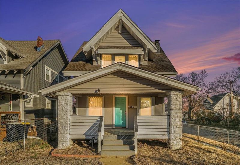 3745 College Ave, Kansas City, MO 64128