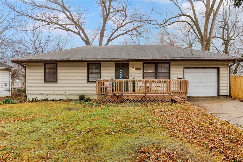 8821 Mcelroy Rd, Kansas City, MO 64134