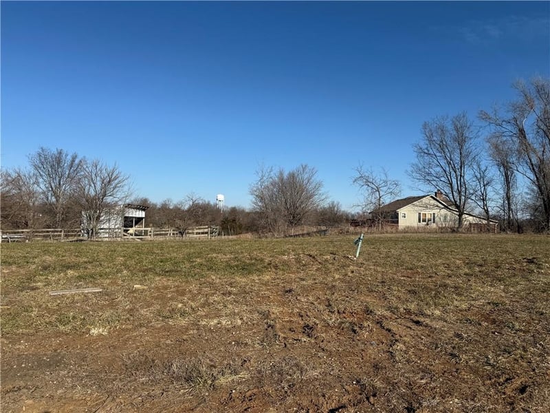 2214 Creek View Ln, Raymore, MO 64083