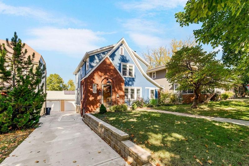 20 E 67th St, Kansas City, MO 64113