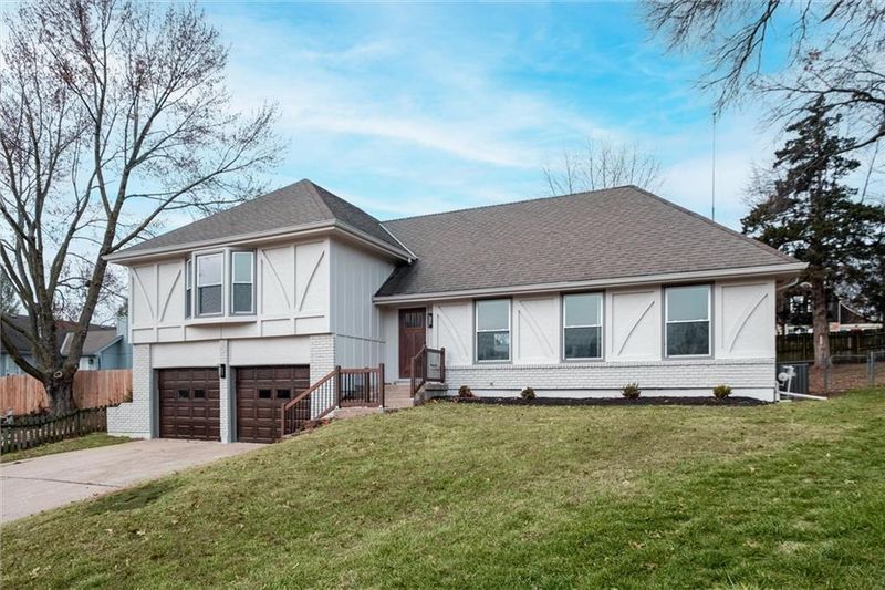 616 E 108th St, Kansas City, MO 64131