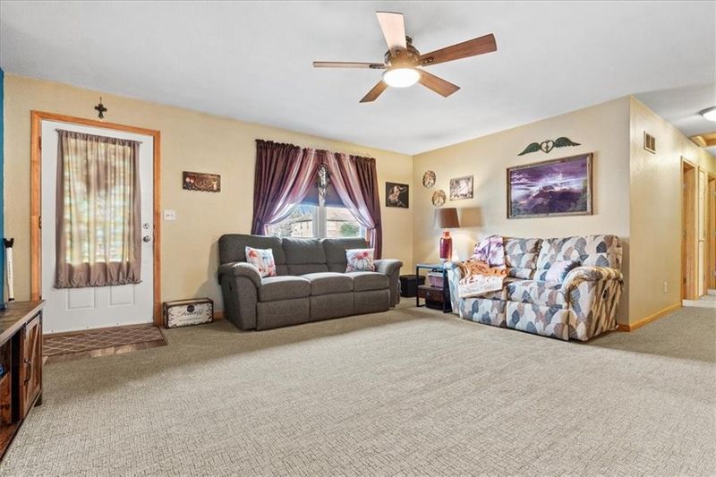 107 E 8th St, Adrian, MO 64720