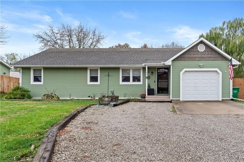 107 E 8th St, Adrian, MO 64720