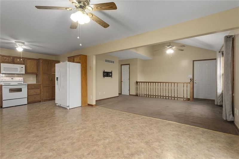 307 Valley St, Lathrop, MO 64465