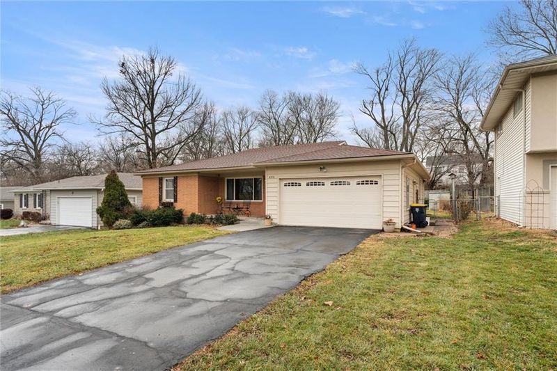 8310 Cherry St, Kansas City, MO 64131