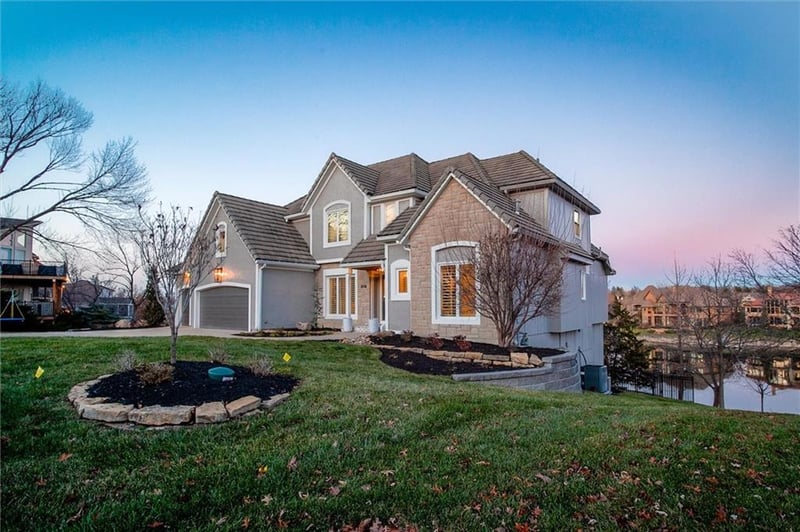 637 NE Rushbrook Pl, Lee's Summit, MO 64064