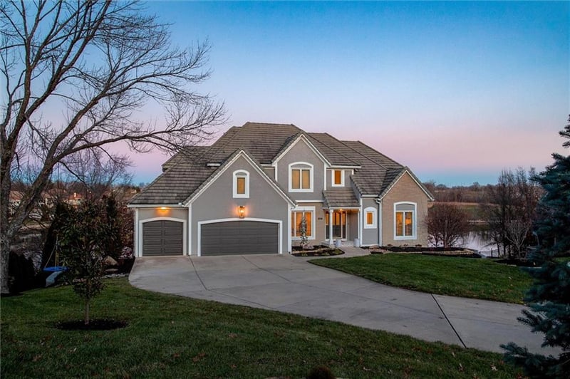 637 NE Rushbrook Pl, Lee's Summit, MO 64064