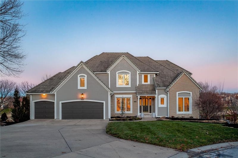 637 NE Rushbrook Pl, Lee's Summit, MO 64064