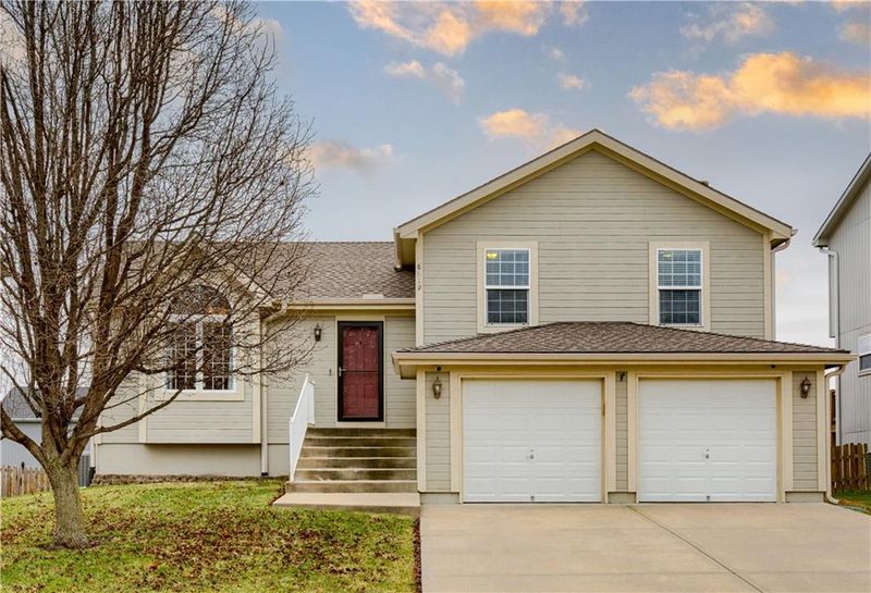 8619 NE 116th St, Kansas City, MO 64157