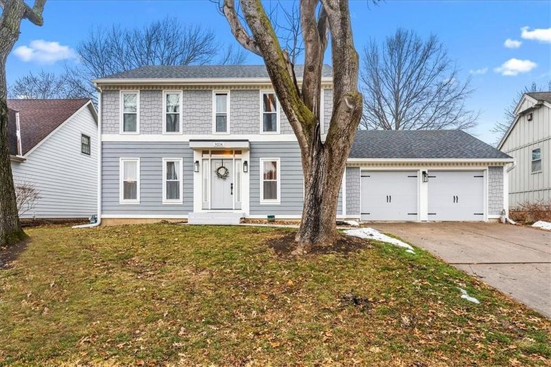 9214 W 116th Ter, Overland Park, KS 66210