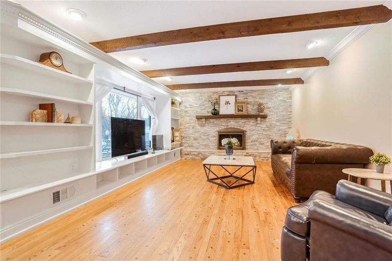 2340 W 103rd St, Leawood, KS 66206