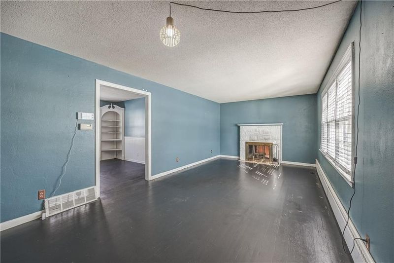 8838 Hemlock Dr, Overland Park, KS 66212
