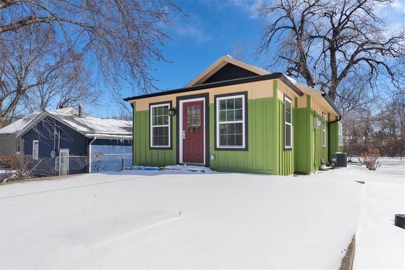 7414 Chestnut Ave, Kansas City, MO 64132
