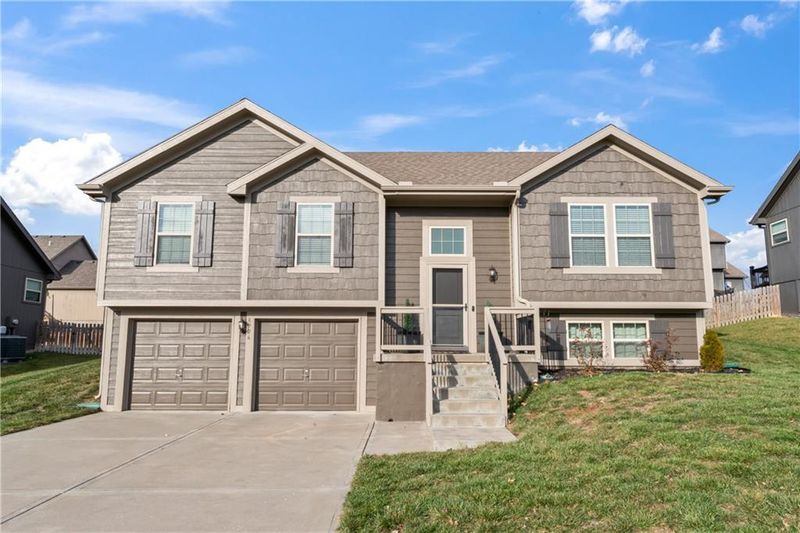 8926 NE 116th Pl, Kansas City, MO 64157
