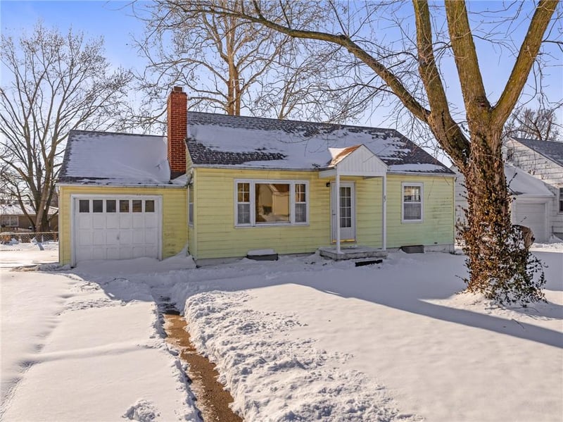 907 NE 42nd Ter, Kansas City, MO 64116