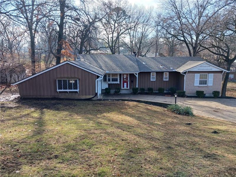 7613 E Gregory Blvd, Kansas City, MO 64133