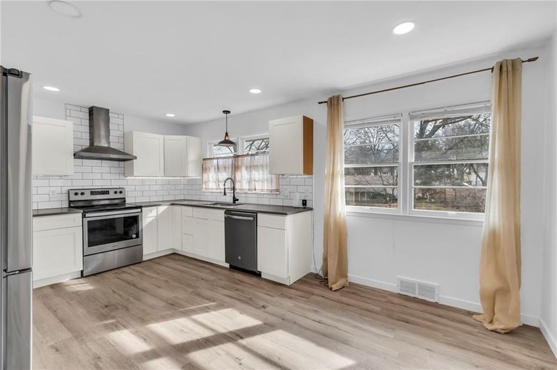 209 E 110th St, Kansas City, MO 64114
