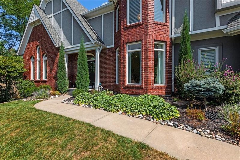 6205 N Mattox Rd, Kansas City, MO 64151